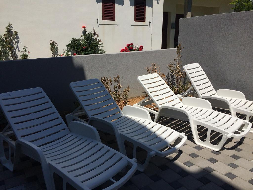 Apartment Villa Franci パグ エクステリア 写真