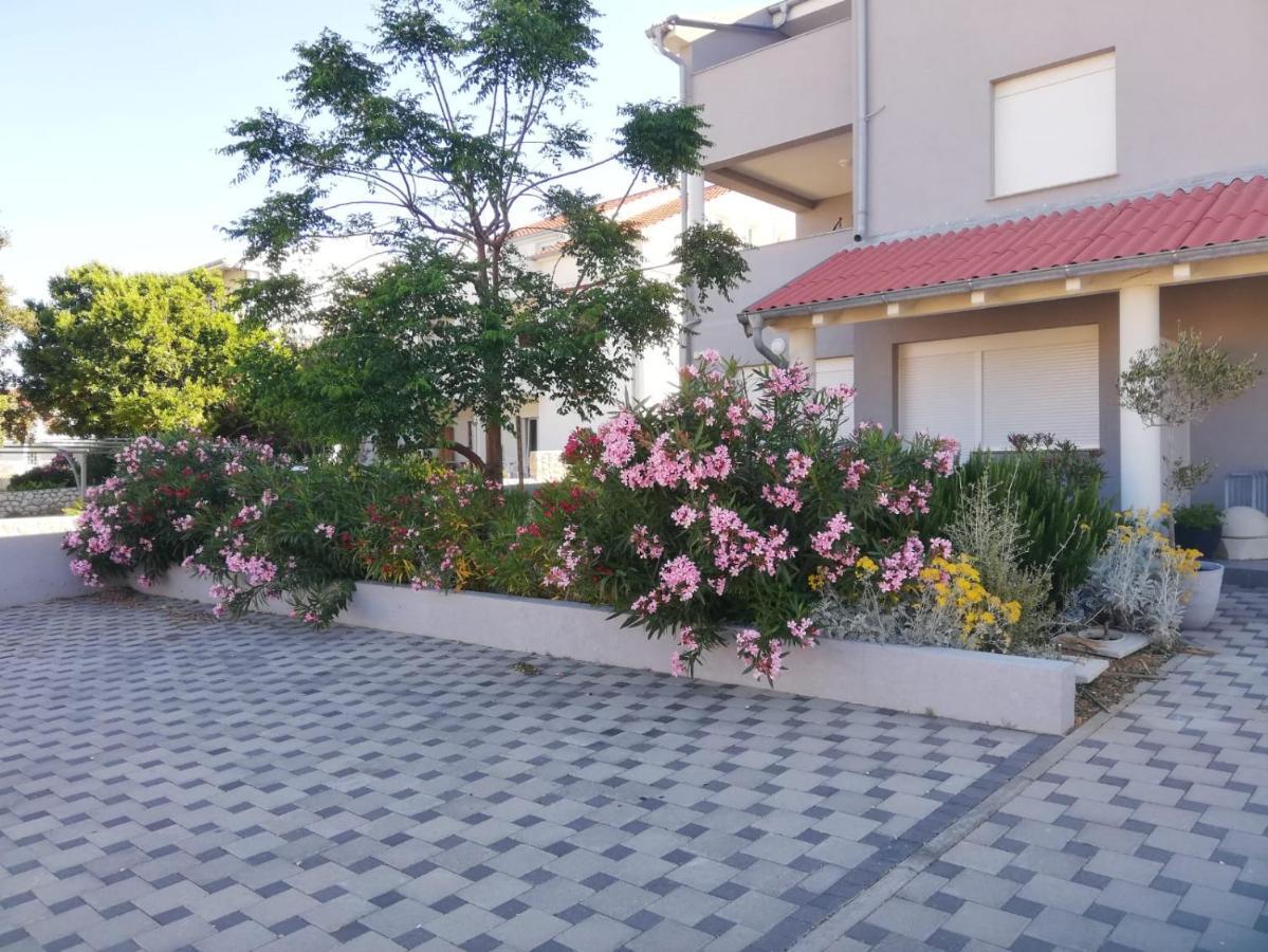 Apartment Villa Franci パグ エクステリア 写真